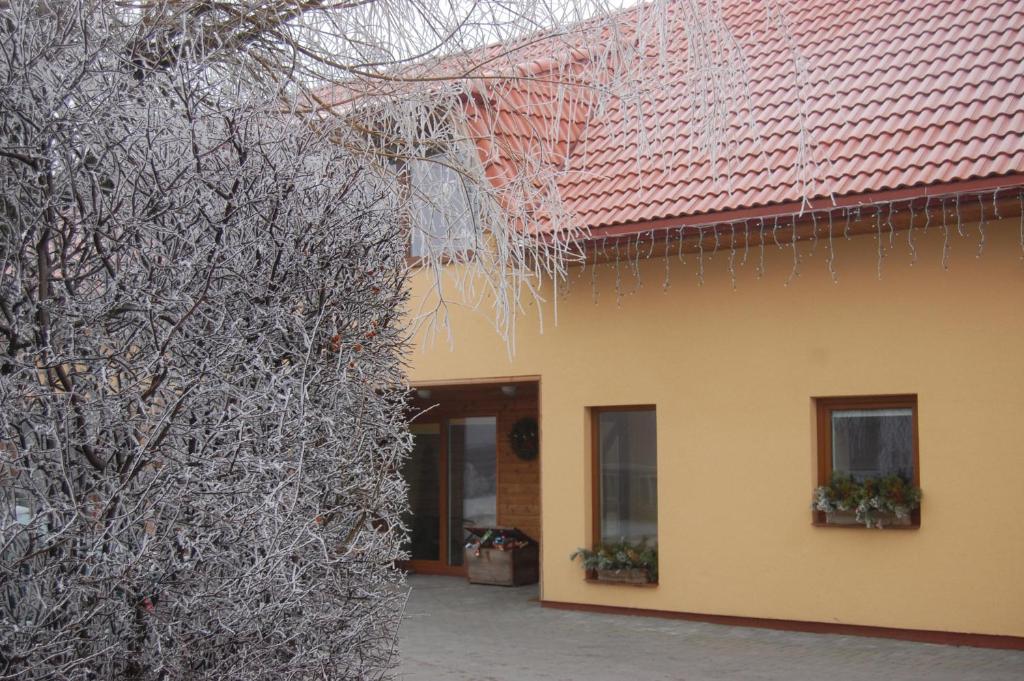 Sveciu Namai Minge Hotel Priekule Exterior photo